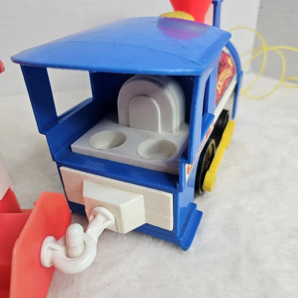 Vintage Fisher Price 3 Pc Express Train 2581 Engine Freight Car Caboose VCG '86